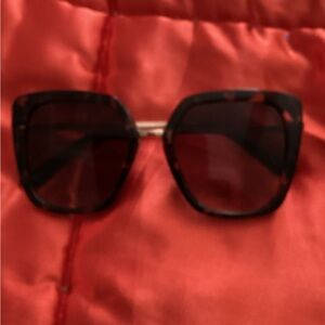 Chic Tortoise Shell Square Sunglasses